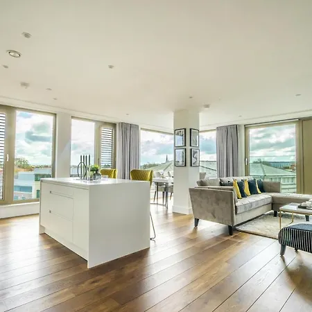 Skyview Retreat @ Ryedale House * York