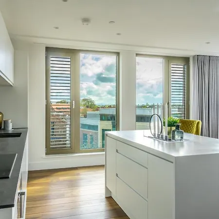 Апартаменты Skyview Retreat @ Ryedale House Йорк
